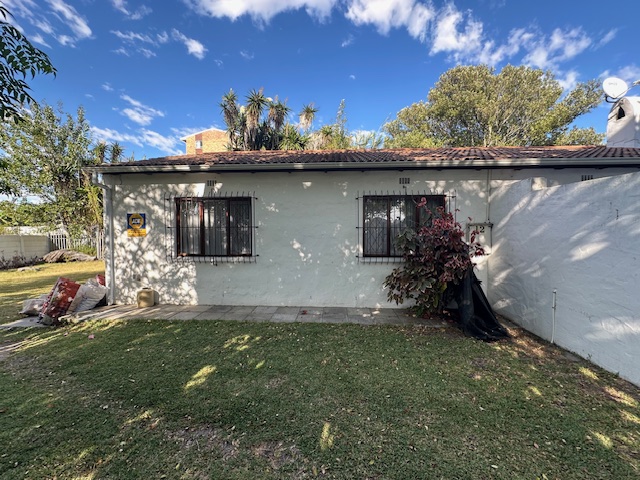 To Let 3 Bedroom Property for Rent in Wynberg Western Cape